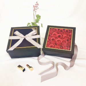 W9571 Black Square Flower Box with Window and Ribbon Set 2