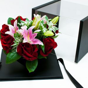1021Ablk Black Acrylic Square Flower Box Tilted Heart Center