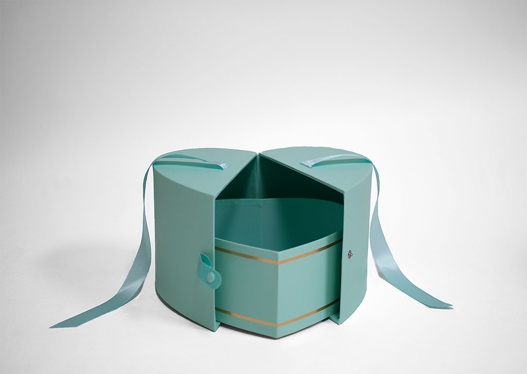 W7278 Mint green Heart Shape Flower Box With Ribbon W7278 Mint green Heart Shape Flower Box With Ribbon