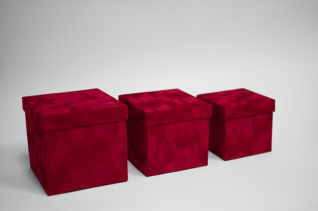 w7649-red-side-web Red Velvet Square Flower Boxes
