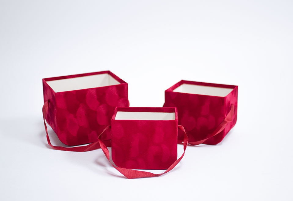 W7333 Red Set of 3 Velvet Square Flower Boxes W7333 Red Set of 3 Velvet Square Flower Boxes