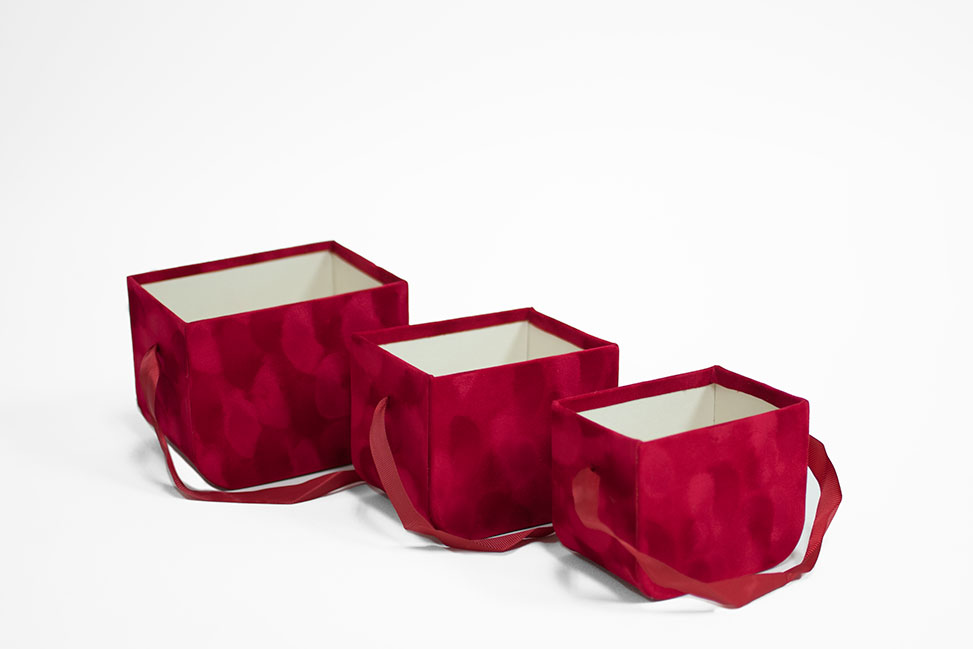 W7333 Red Set of 3 Velvet Square Flower Boxes W7333 Red Set of 3 Velvet Square Flower Boxes